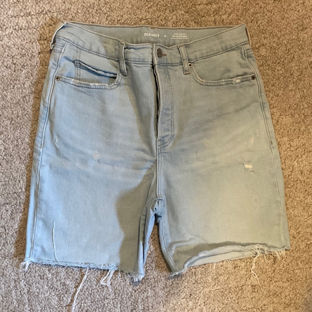 Old Navy extra hi rise smooth pockets Bermuda shorts light wash size 12